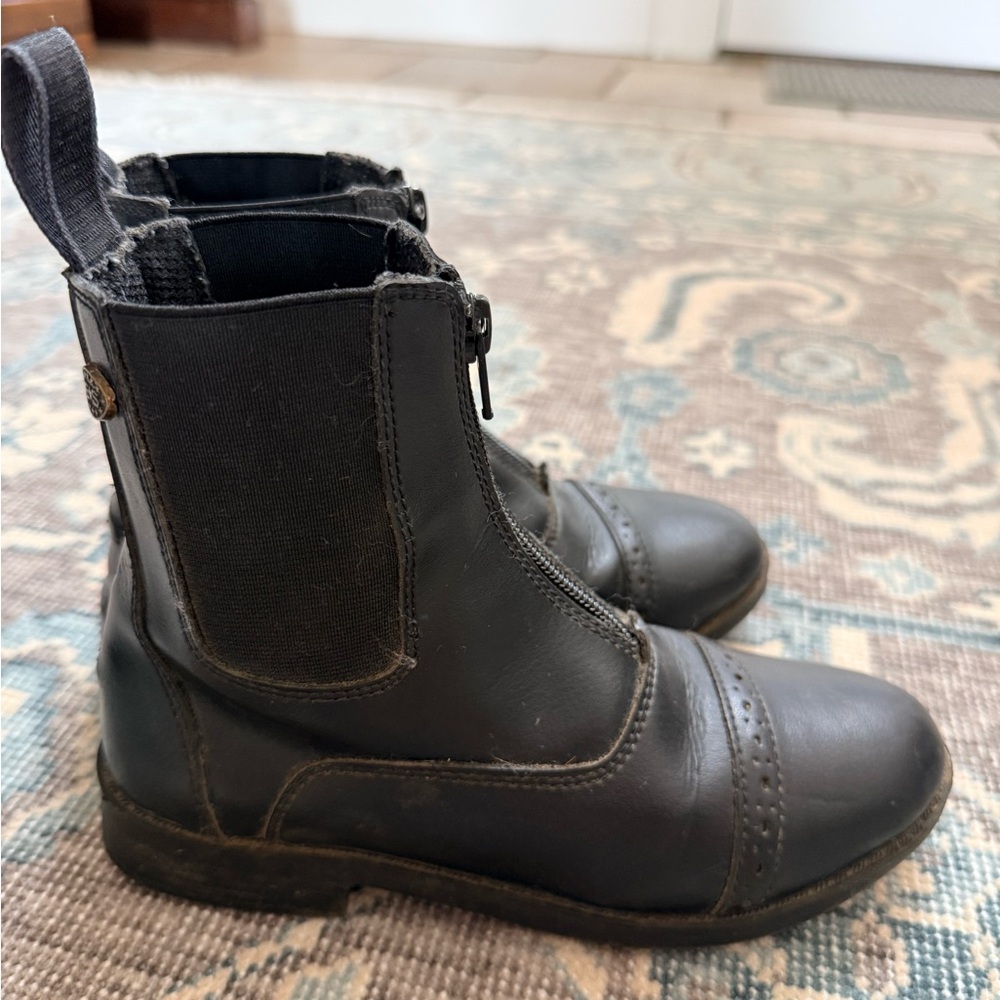 Kids riding boots